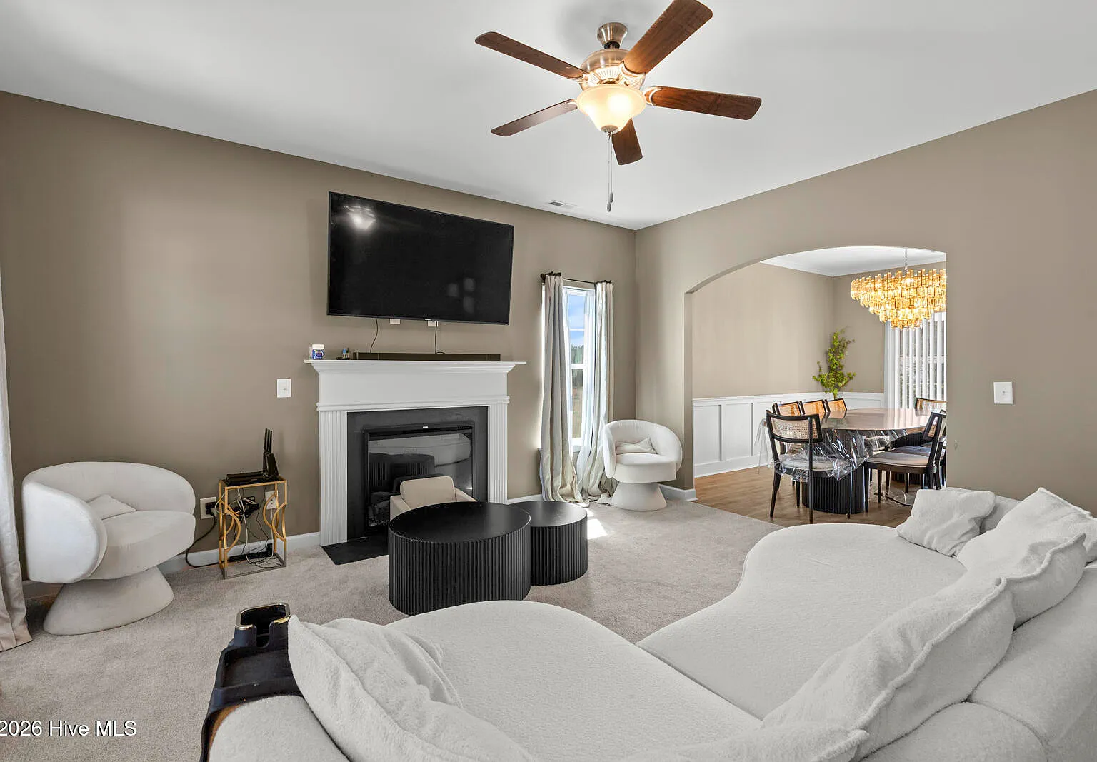 3 bed, 2.5 bath, 2256 sqft, $2,400 — Photo 3