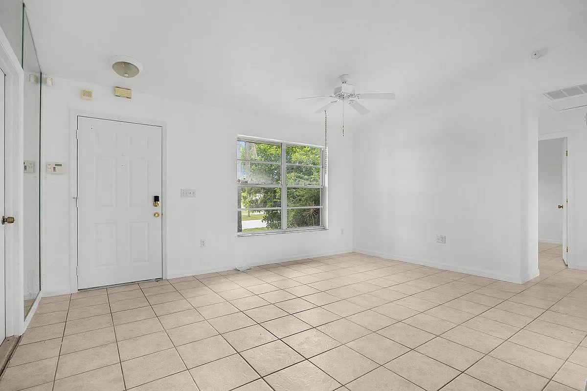 3 bed, 2.0 bath, 1335 sqft, $1,600 — Photo 3