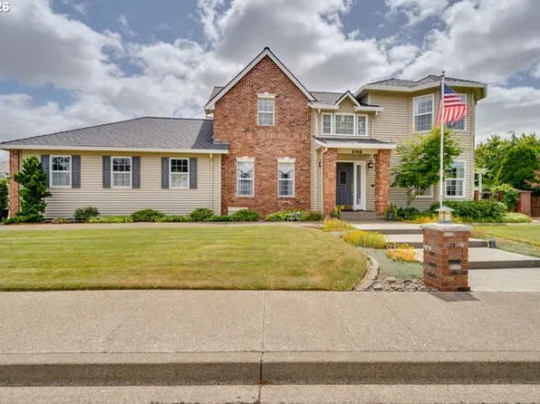 2145 NW Chrystal Dr, McMinnville, OR 97128