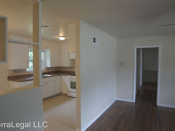 5th image of 523 S 78th Ave E