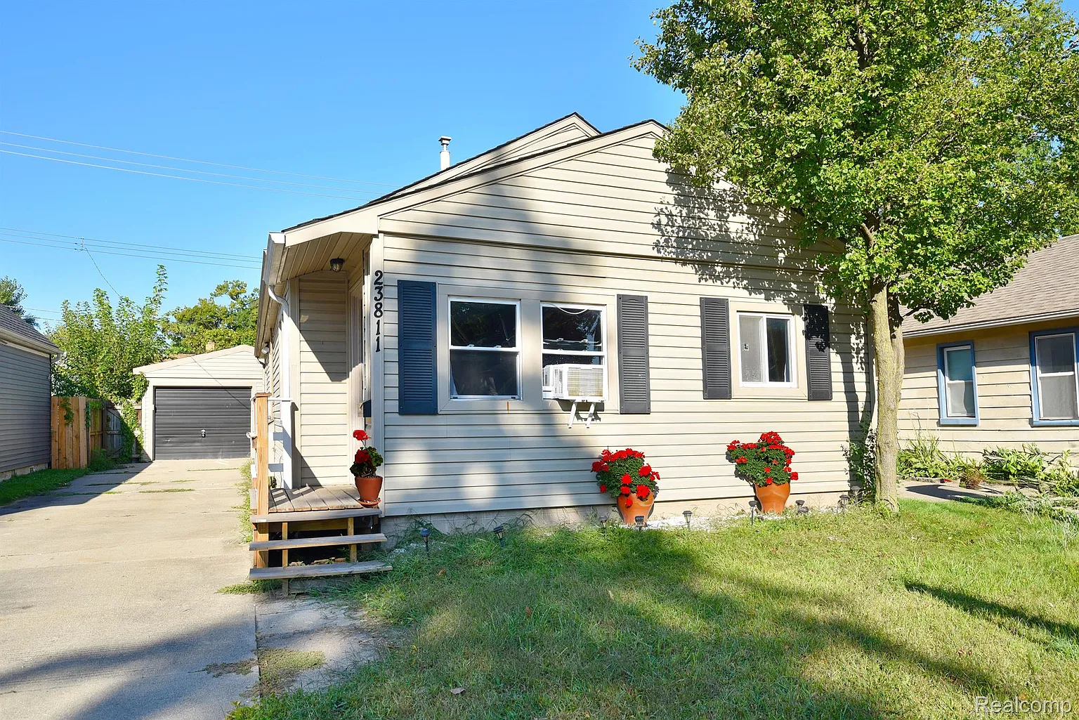 23811 Reynolds Ave photo 1