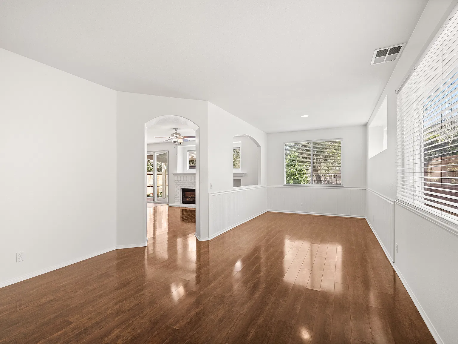 4 bed, 2313 sqft, $4,750 — Photo 3