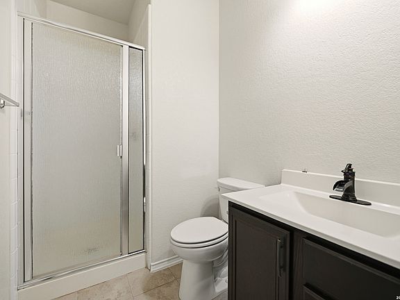 4th image of 165 Rolling Creek