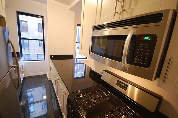 Rented by City Connections Realty | media 4