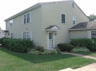 412 Farmingdale Cir, Vernon Hills, IL 60061