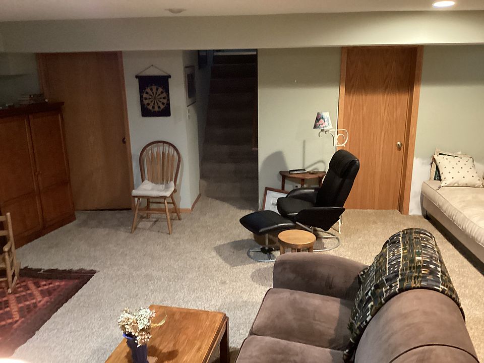 Living room, TV, fireplace