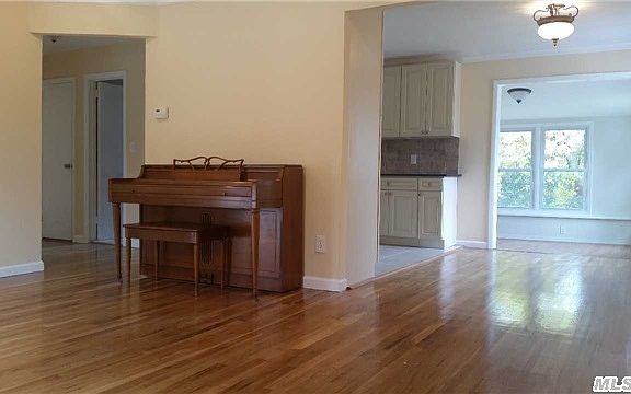 3rd image of 299 N Park Dr