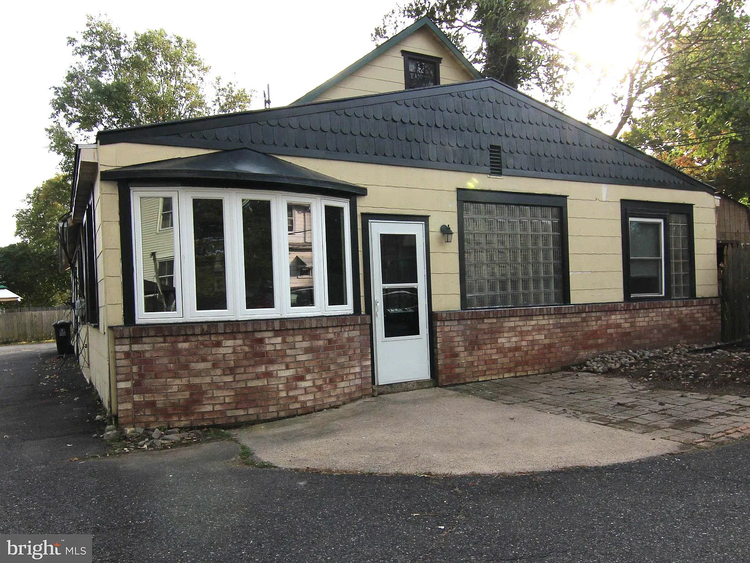 2 bed, 1.0 bath, 800 sqft, $1,600 — Photo 2