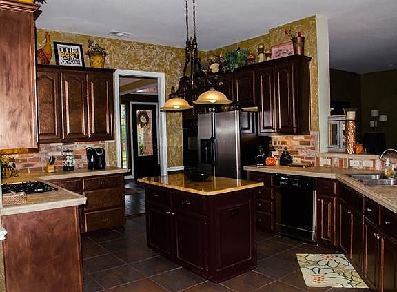 4th image of 810 Glen Hollow Dr