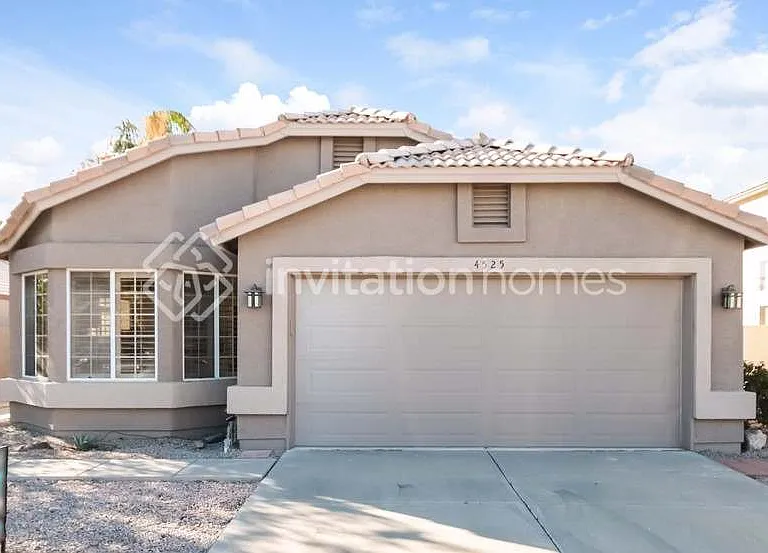 4525 E Silverwood Dr — Photo 1