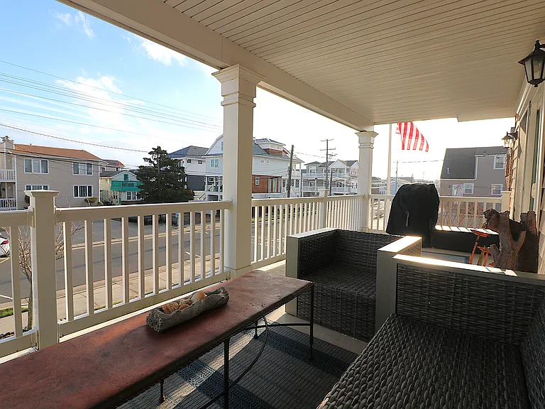 9505 Monmouth Ave #B — Photo 6