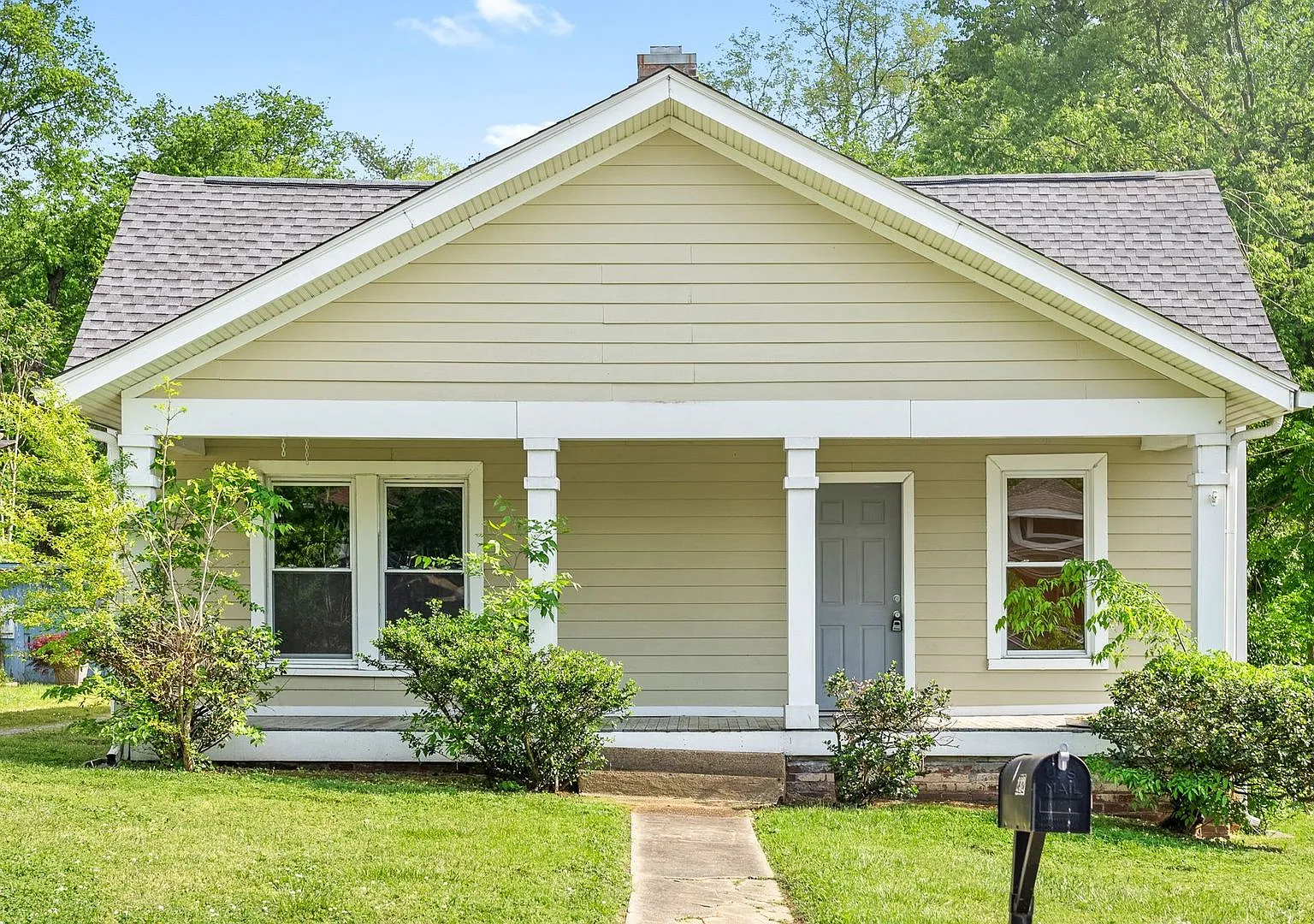 Home For Rent Near Historic Downtown Clarksville! — Photo 1