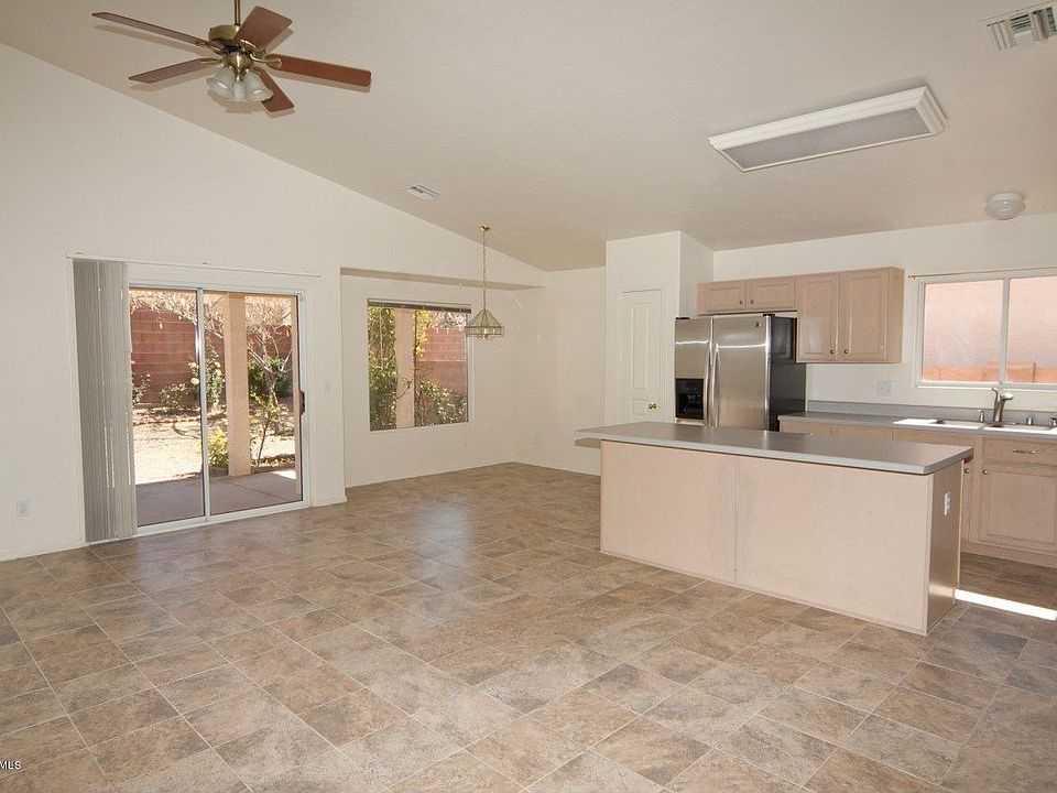 1st image of 689 W Placita Vega Vis