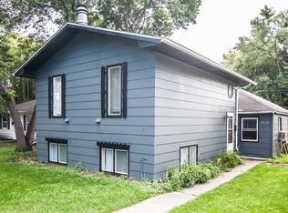 2215 2nd Ave N, Grand Forks, ND 58203
