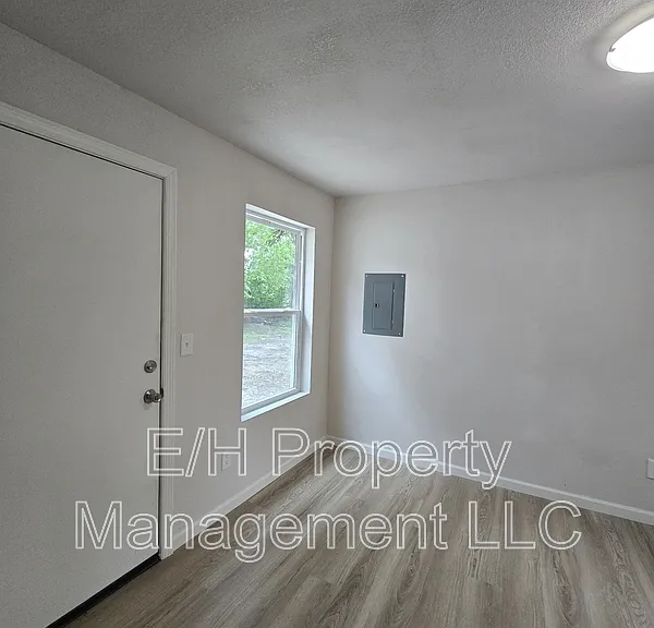 1031 New York St — Photo 16