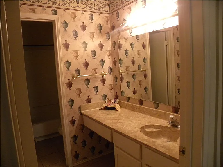 4818 Elmhurst Ln — Photo 6