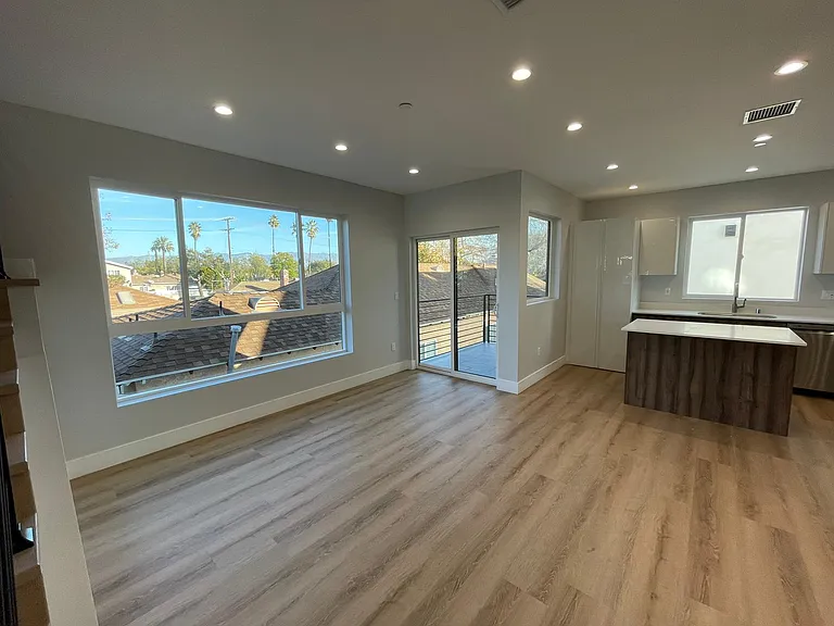 6347 Farmdale Ave — Photo 16