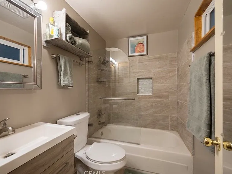 875 Santa Barbara Ave — Photo 8