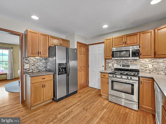 5th image of 674 Glen Run Dr