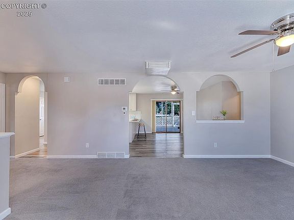 4th image of 293 W Hahns Peak Ave