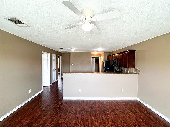 4th image of 304 Janelle Dr #B