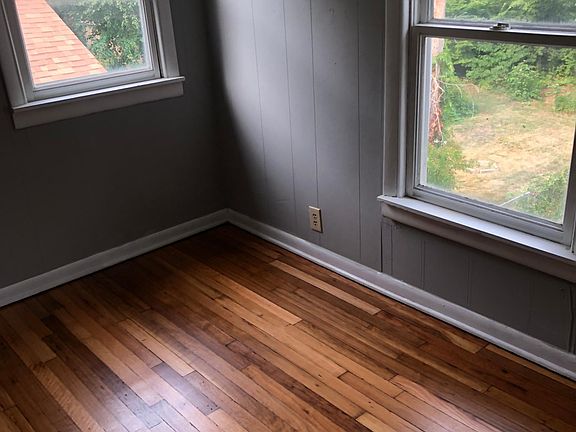3rd image of 906 S Anderson St #B