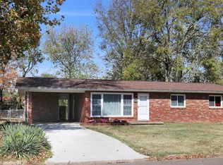 17 Pine St, Farmington, MO 63640
