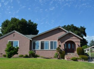 1359 Salisbury Rd, La Canada Flintridge, CA 91011