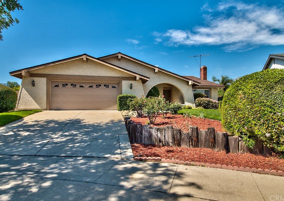 2nd image of 881 Emily Ct