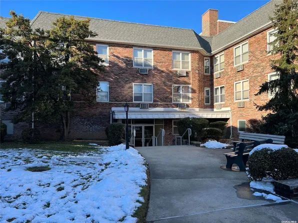 30 Daley Place #142, Lynbrook, NY 11563
