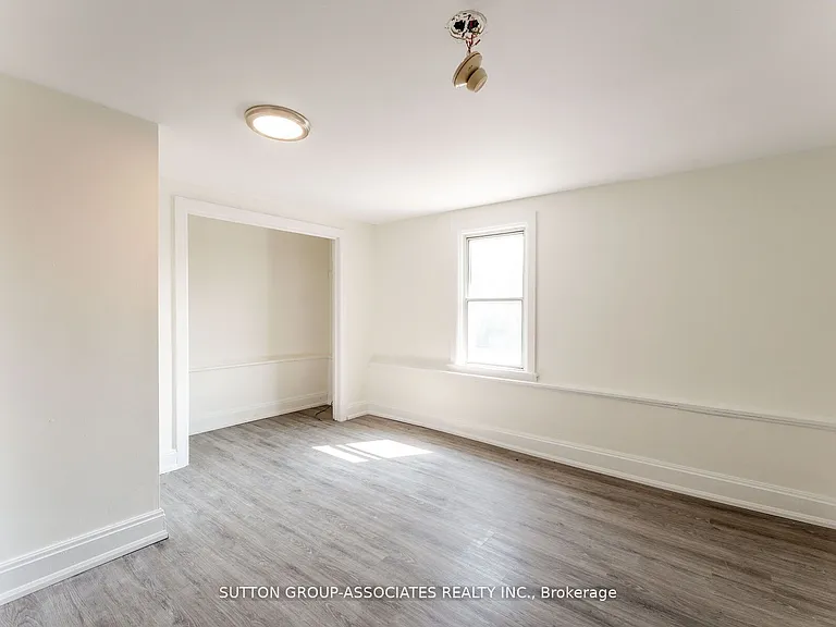 1610 Dundas St W #2 — Photo 10