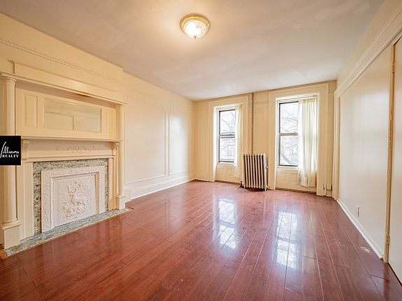 2nd image of 120A Bainbridge St #3