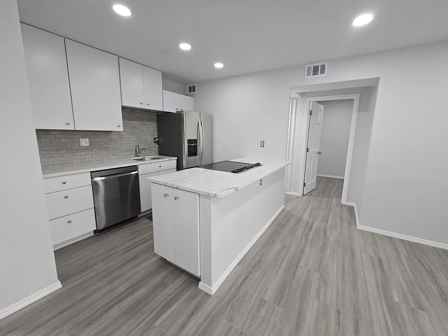 Extensively Remodeled 1 Bedroom 1 Bath Condo for Rent in Arborwood — Photo 3