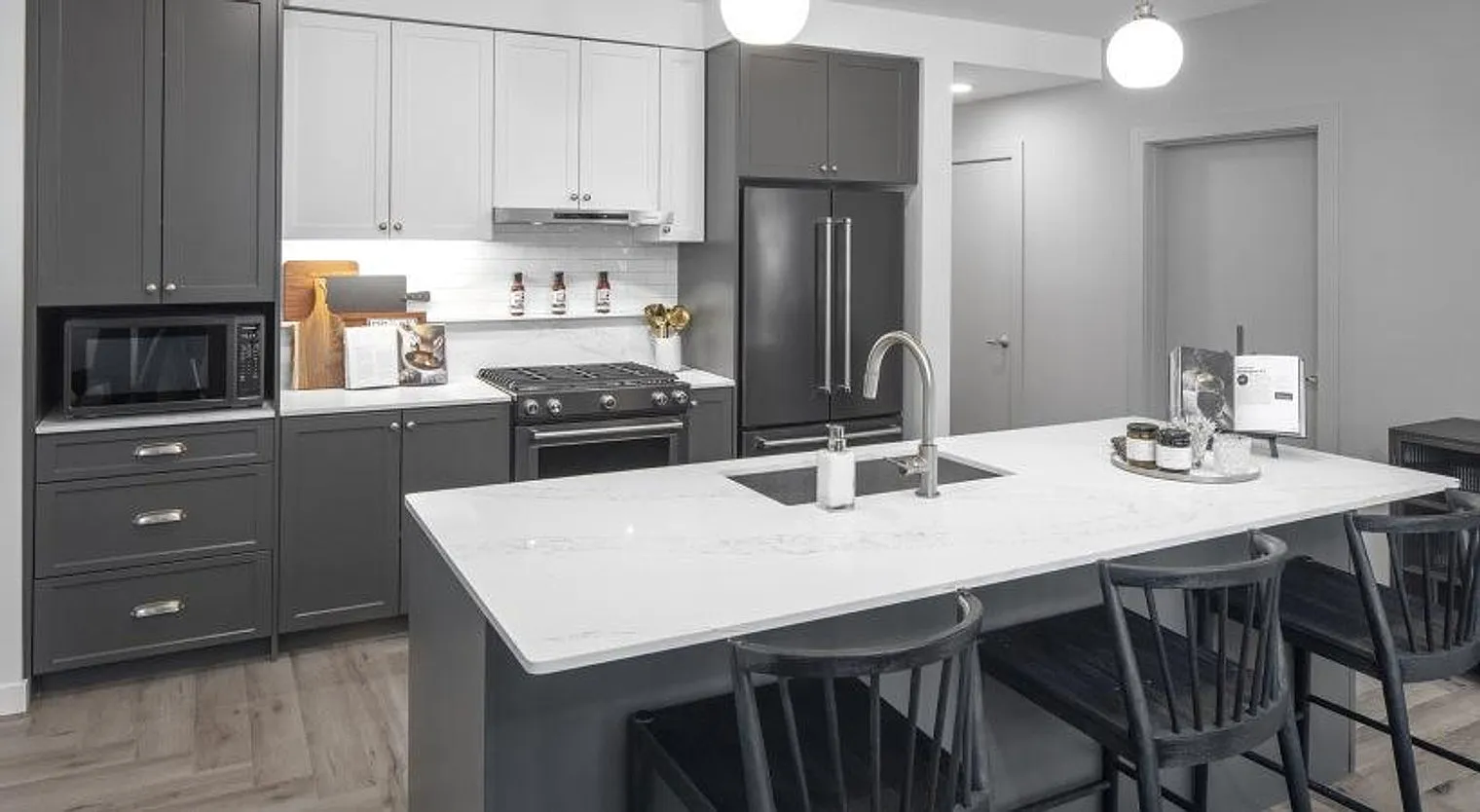 3 bed, 1.0 bath, 1528 sqft, $10,364 — Photo 2