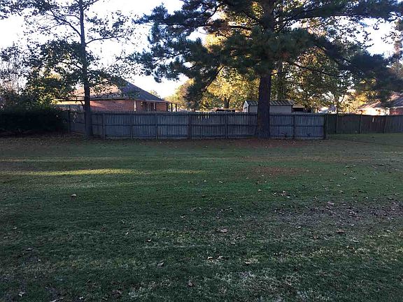 3rd image of 614 Southern Oaks Dr