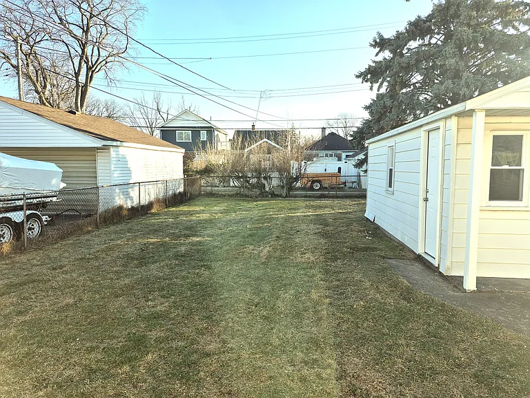 1069 Mulberry St — Photo 24