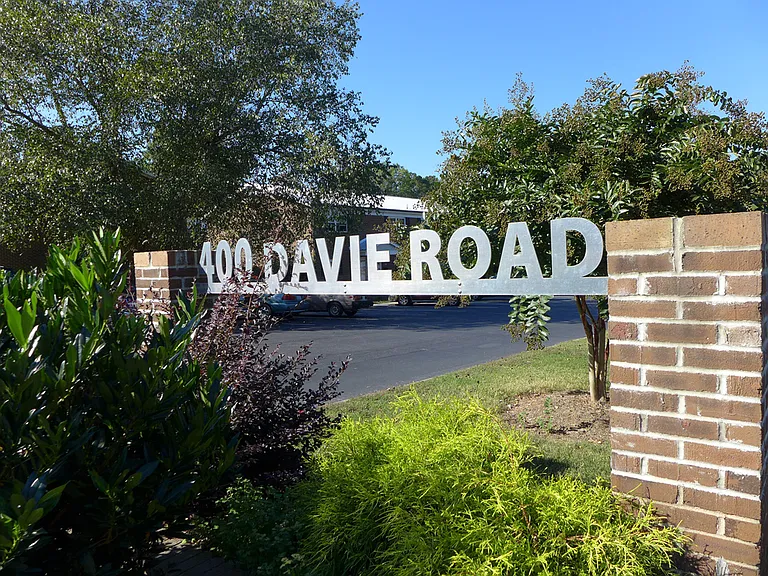 400 Davie Rd #8 — Photo 17