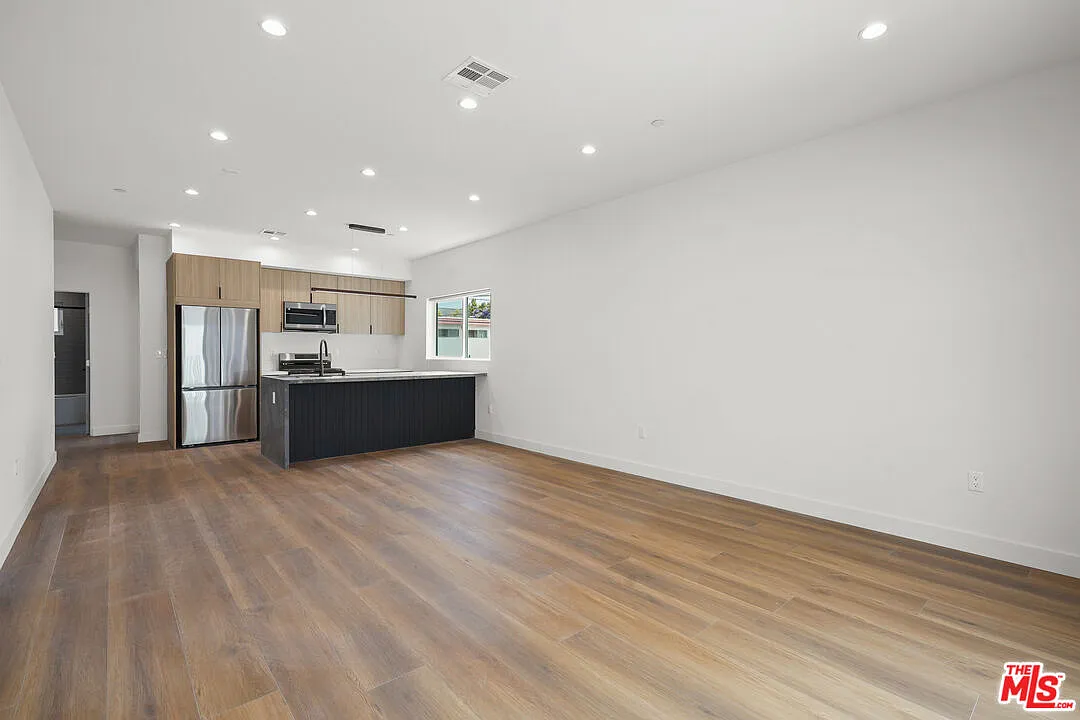 4 bed, 3.0 bath, 1500 sqft, $4,499 — Photo 4