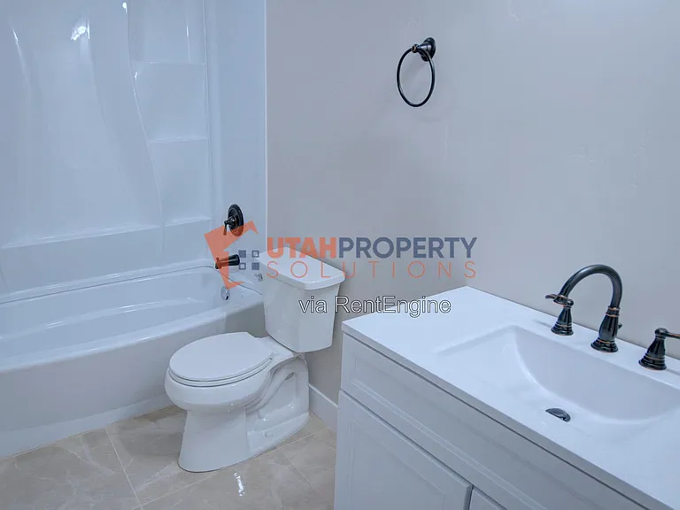 1353 W Quailhill Rd — Photo 30