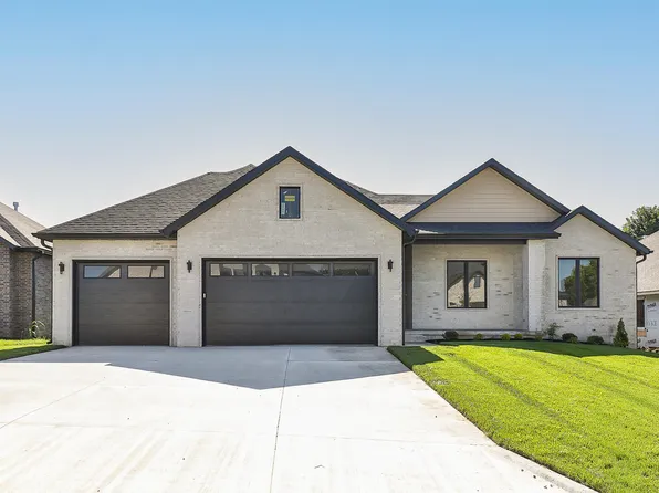 2016 N Silver Charm Avenue, Springfield, MO 65802