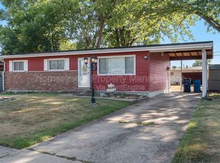560 Falcon Dr, Florissant, MO 63031