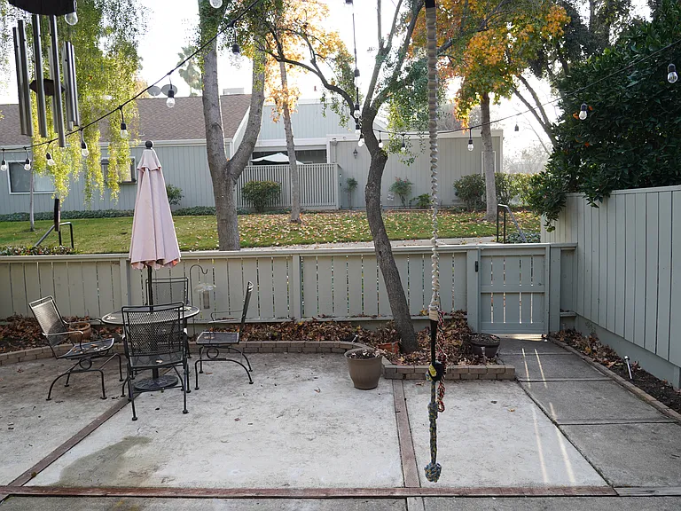 Stonedale Dr — Photo 11