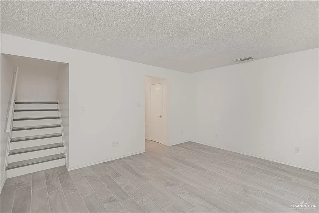 2 bed, 1.5 bath, 1088 sqft, $1,045 — Photo 2