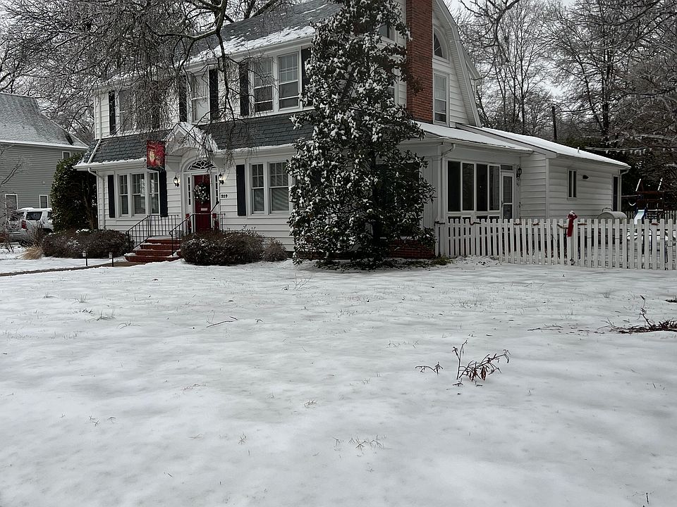 1st image of 209 Randolph Cir