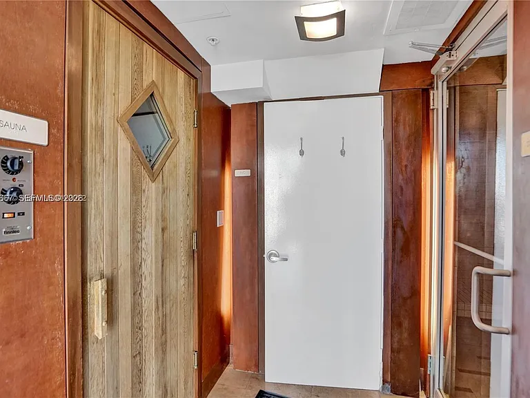 31 SE 5th St #1110 — Photo 34