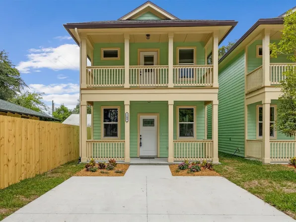 704 S 6th St, Fernandina Beach, FL 32034