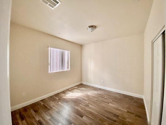 3rd image of 816 W 47th St #1