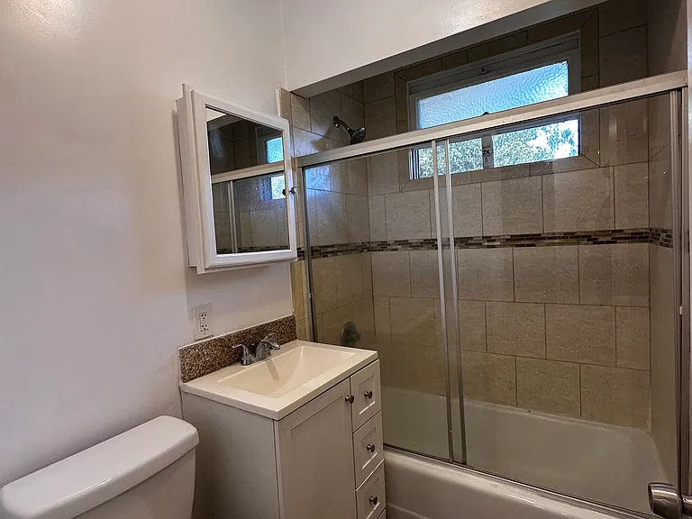 2073 Ivar Ave #2 — Photo 8