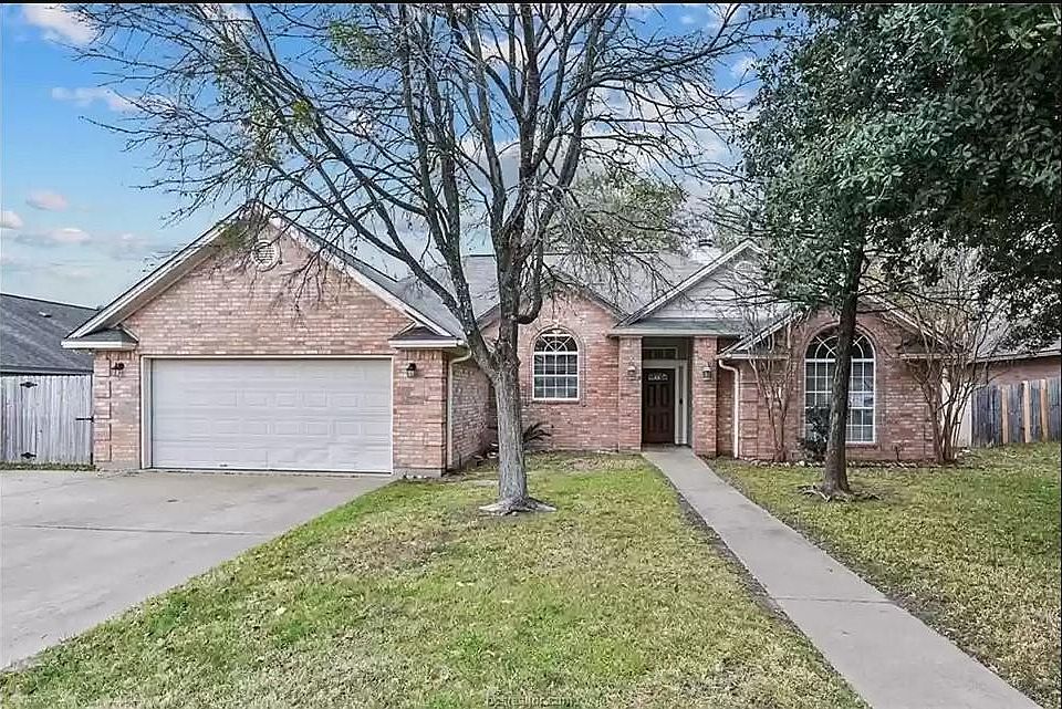 1st image of 1003 Bayou Woods Dr