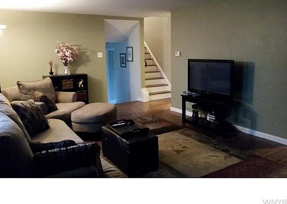 3rd image of 90 Red Oak Dr